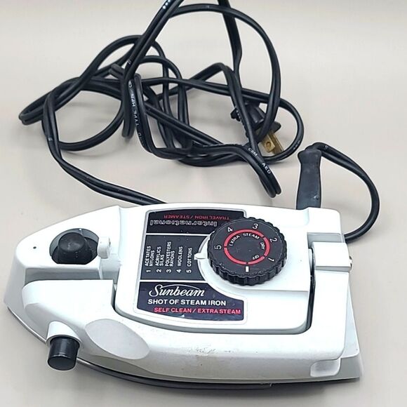 Sunbeam Shot of Steam Travel Iron with Collapsible Handle - Picture 8 of 8